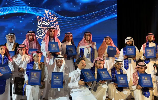 مجموعة من الطلاب الفائزين بجائزة الشيخ محمد بن صالح بن سلطان 