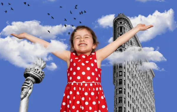 صورة لطفلة تلامس السحاب