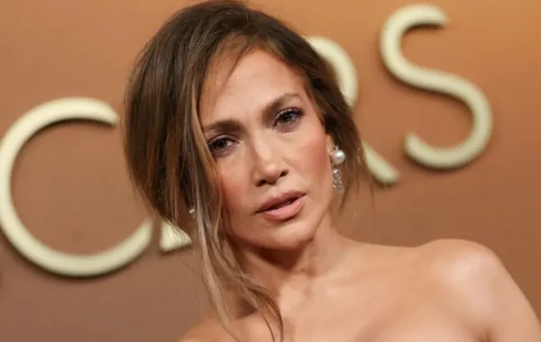جينيفر لوبيز Jennifer Lopez في حفل توزيع جوائز المحافظين 2025. مصدر الصورة: VALERIE MACON / AFP