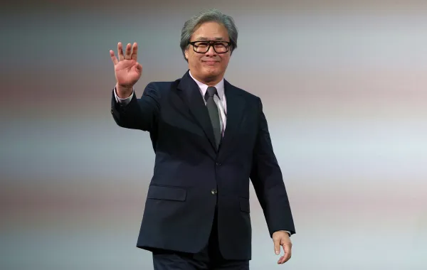 بارك تشان ووك في جورجيا Park Chan-wook appears during the 28th SCAD Savannah Film Festival in Savannah, Georgia مصدر الصورة Cindy Ord / GETTY IMAGES NORTH AMERICA / Getty Images via AFP