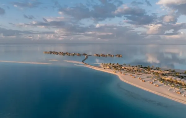 إطلالة على منتجع سانت ريجيس البحر الأحمر/ الصورة صفحة thestregisredsea  الرسمية على انستغرام