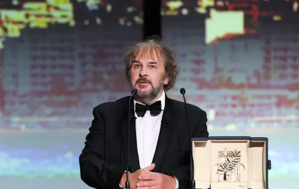 بيتر جاكسون Peter Jackson من مهرجان كان 2026 - Photo by Sameer AL-DOUMY / AFP