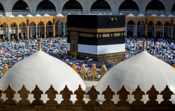 الحجيج يحجون بيت الله الرحام 