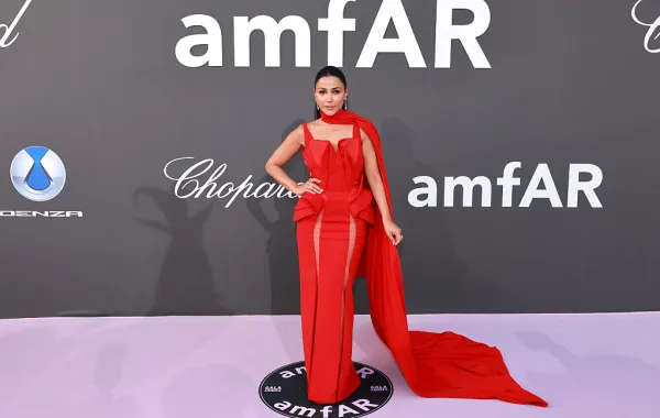 الإعلامية مهيرة عبد العزيز في مهرجان كان السينمائي 2026 Mahira Abdel Aziz - (مصدر الصورة Amy Sussman/Getty Images for amfAR)