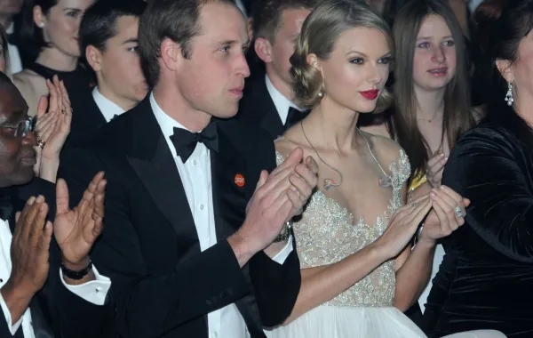 الأمير ويليام وتايلور سويفت في لندن، إنجلترا (Prince William and Taylor Swift in London, England). مصدر الصورة: Dave J Hogan/Centrepoint/Getty Images