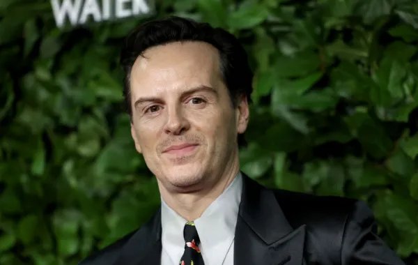 أندرو سكوت Andrew Scott -مصدر الصورة: Mike Coppola / GETTY IMAGES NORTH AMERICA / Getty Images via AFP