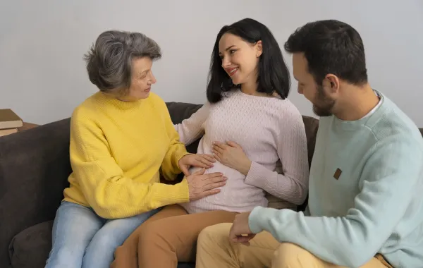 صورة لحامل بصحبة عائلتها