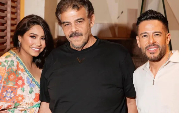شيرين عبد الوهاب ومحمد حماقي وناصر بجاتو مدير أعمال شيرين- الصورة من حسا ناصر بجاتو على فيس بوك