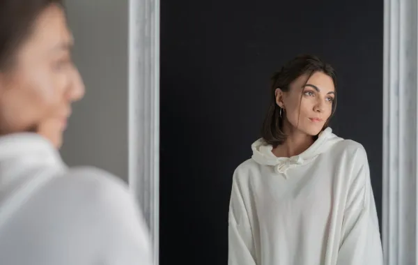 كيف تزيد من ثقتك بنفسك؟ - الصورة من موقع Magnific