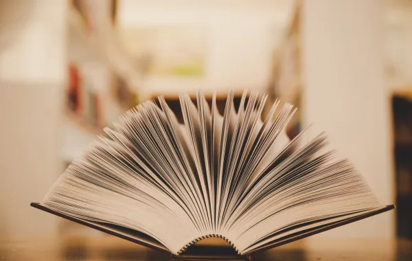 كتب السيرة الذاتية - مصدر الصورة magnific