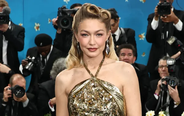 جيجي حديد Gigi Hadid في حفل الميت غالا 2025 ( مصدر الصورة: Jamie McCarthy / GETTY IMAGES NORTH AMERICA / Getty Images via AFP)