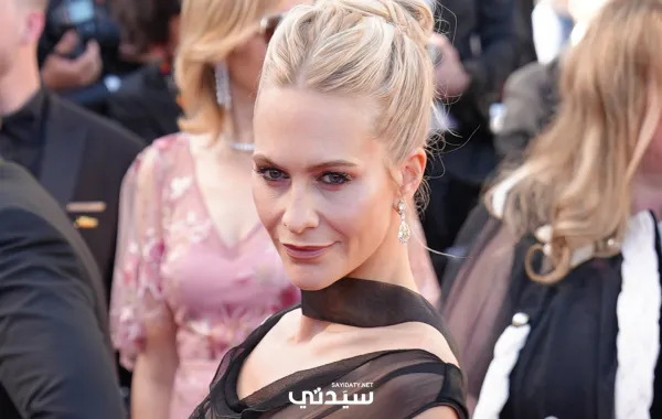 بوبي ديليفين Poppy Delevingne في افتتاح مهرجان كان السينمائي 2026- تصوير جيمي أبو نكد خاص سيدتي 
