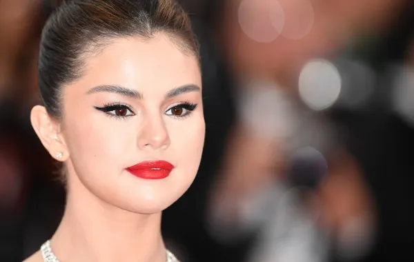 سيلينا غوميز  Selena Gomez  في افتتاح مهرجان كان عام 2019( مصدر الصورة: Mustafa Yalcin/Anadolu Agency/Getty Images)