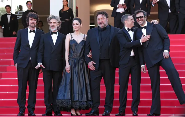 أبطال وصناع فيلم Karma في العرض الخاص له ضمن فعاليات مهرجان كان السينمائي 2026- مصدر الصورة: Gisela Schober/Getty Images