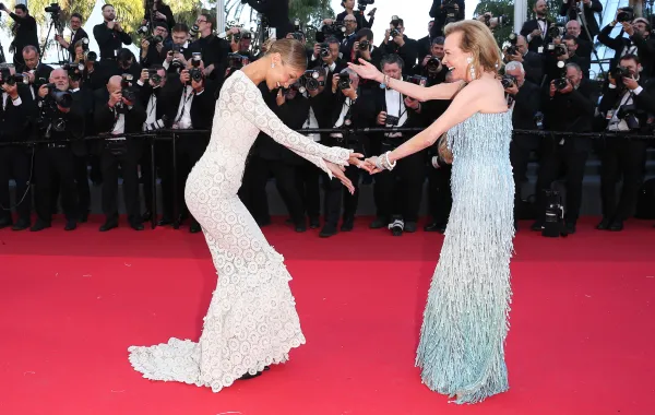  بيلا حديد و كارولين كارولين شوفوليه في مهرجان كان السينمائي2026  202020Bella Hadid and Caroline Scheufele ( مصدر الصورة:Gisela Schober/Getty Images)