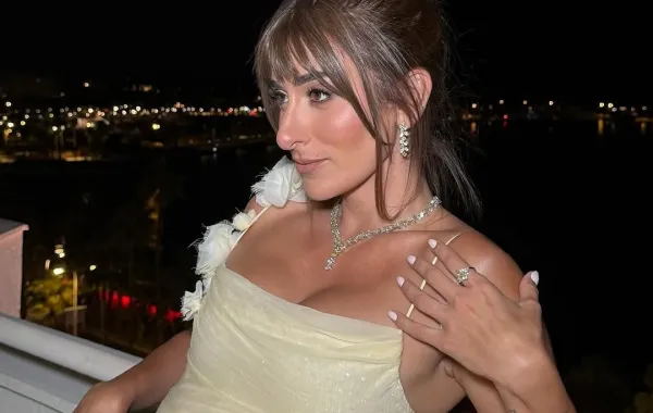 - الصورة من حسابها على انستغرام