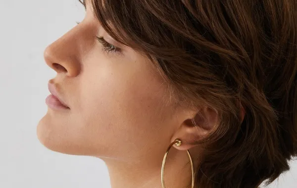 أقراط The Icon Hoops من دار جيني بيرد Jenny Bird