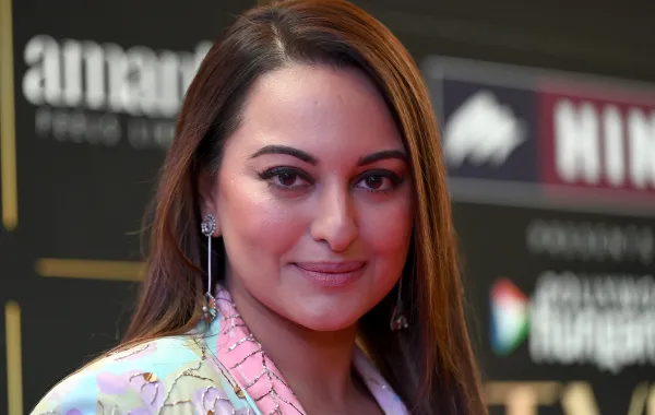 سوناكشي سينها في مومباي Sonakshi Sinha in Mumbai. مصدر الصورة SUJIT JAISWAL / AFP