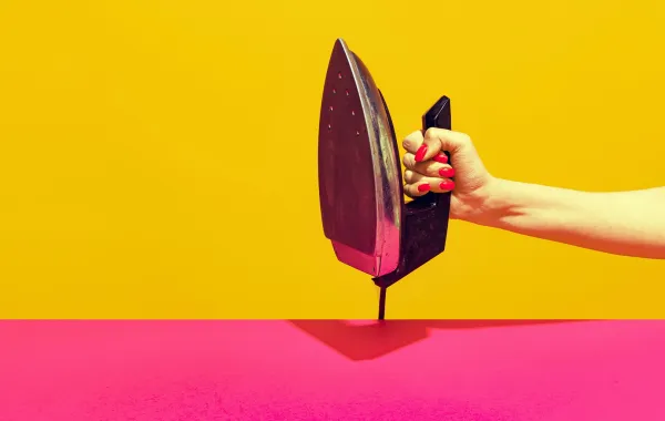 تنظيف المكواة بمسكن الألم، الحيلة المنتشرة على شبكة الإنترنت، أثبتت صحتها