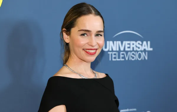 إميليا كلارك Emilia Clarke - Photo by Dia Dipasupil / GETTY IMAGES NORTH AMERICA / Getty Images via AFP