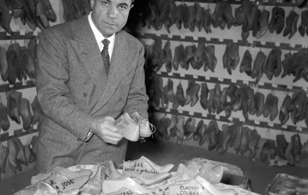 المصمم سالفاتور فيراغامو Salvatore Ferragamo- (مصدر الصورة  Enzo Graffeo/BIPs/Getty Images)