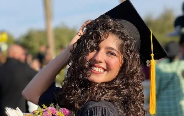 قبل يوم التخرج .. استوحي تسريحتك من أشهر نجمات جيل زد لاطلالة لا تنسى
