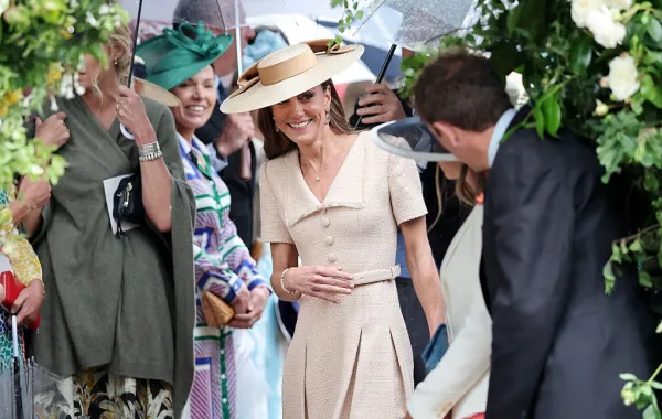 أميرة ويلز كيت ميدلتون Kate Middleton في زفاف ابن الأميرة آن (Photo by Chris Jackson/Getty Images)