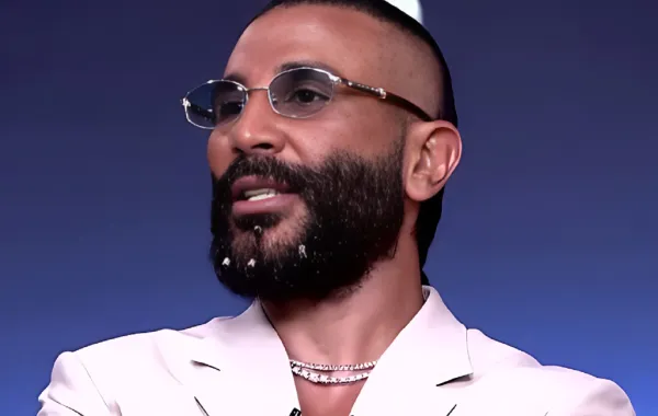 أحمد سعد- الصورة من شاشة عرض برنامج الحكاية