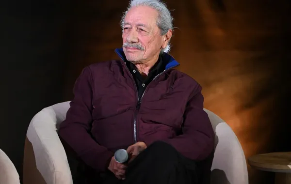 إدوارد جيمس أولموس Edward James Olmos Noam Galai/Getty Images for Netflix/AFP (Photo by Noam Galai / GETTY IMAGES NORTH AMERICA / Getty Images via AFP)