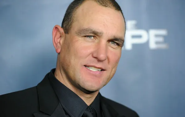 فيني جونز Vinnie Jones. مصدر الصورة: - Photo by Jason Merritt / GETTY IMAGES NORTH AMERICA / Getty Images via AFP