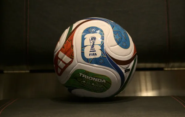 الكرة الرسمية لكأس العالم FIFA 2026 "تريوندا" - Photo by AFP