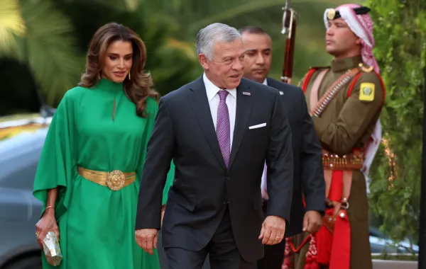 الملكة رانيا والملك عبد الله الثاني - Photo by Khalil MAZRAAWI / AFP