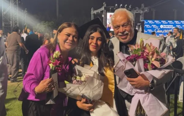 مريم أشرف زكي مع والدها وعمتها- الصورة من حساب روجينا على إنستغرام