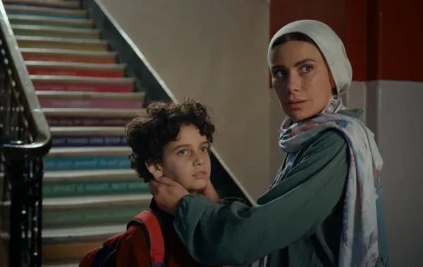 صبا مبارك في ورد على فل وياسمين. الصورة سكرين شوت من شاشة عرض المسلسل