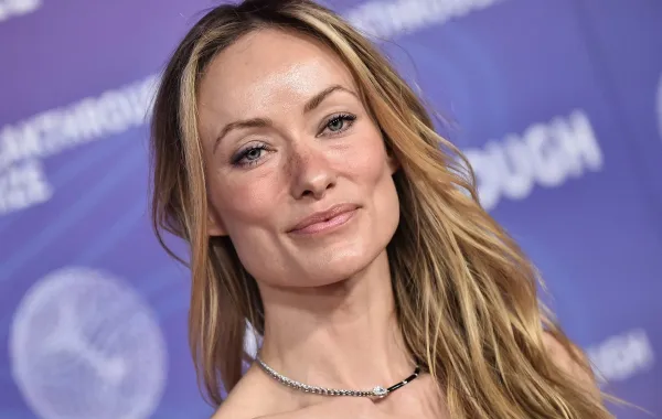 الممثلة والمخرجة الأمريكية أوليفيا وايلد (Olivia Wilde) - Photo by LISA O'CONNOR / AFP