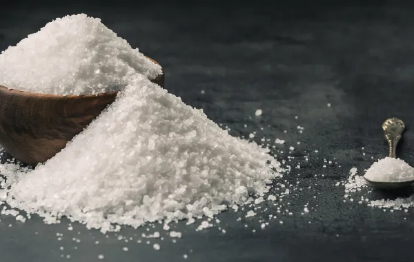 ملح البحر الخشن لتنظيف المنزل