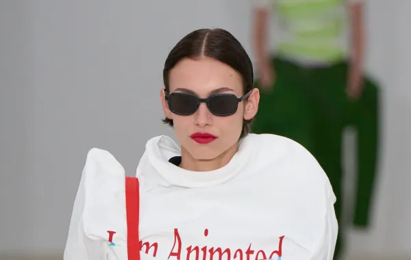 من عرض ايسي مياكي Issey Miyake -الصورة من Launchmetrics/Spotlight ©
