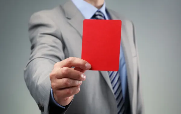  البطاقة الحمراء للعادات السيئة 
