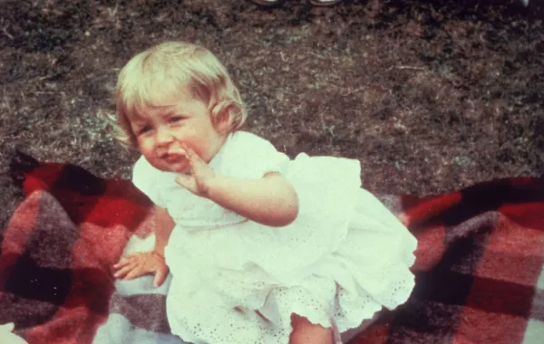 ليدي ديانا سبنسر في أول يوم ميلاد لها ( Lady Diana Spencer on her first birthday at Park House, Sandringham). مصدر الصورة: Hulton Archive/Getty Images