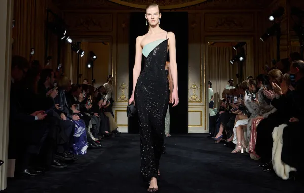 إطلالة من أرماني بريفيه Armani Prive - الصورة من Launchmetrics/Spotlight ©