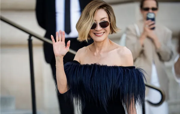 ميشيل يوه Michelle Yeoh في أسبوه الهوت كوتور في باريس 2026. مصدر الصورة: GEOFFROY VAN DER HASSELT / AFP