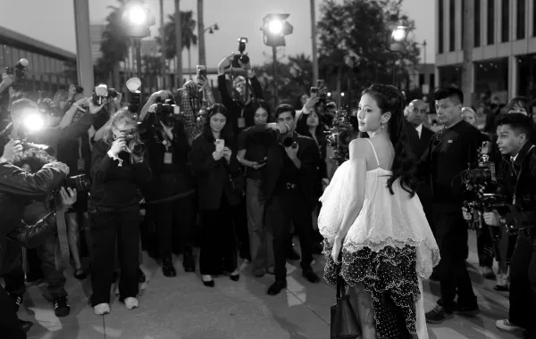جيسو Jisoo في عرض ديور Dior، كروز 2027، مايو الفائت في كاليفورنيا (المصدر: Matei Horvath/ FilmMagic / Getty Images)