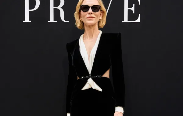 كيت بلانشيت Cate Blanchett في عرض جورجيو أرماني بريفيه Giorgio Armani Privé- الصورة من Launchmetrics/Spotlight ©