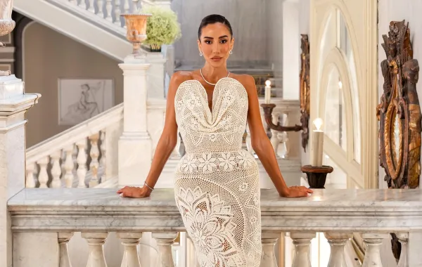 مدونة الموضة تمارا كالينيتش Tamara Kalinich في حفل زفافها من خطيبها فيليبو Philipo في إيطاليا- الصورة من العلاقات العامة للدار 