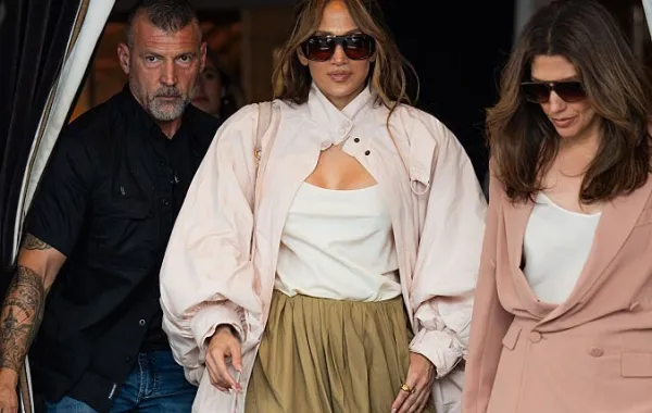 جينيفر لوبيز Jennifer Lopez ترتدي من كلوي Chloe-  الصورة من الدار 