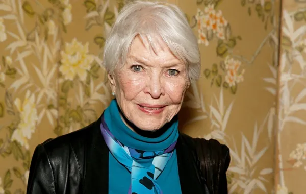 إيلين بورستين في مدينة نيويورك (Ellen Burstyn  in New York City)- مصدر الصورة: Dominik Bindl / GETTY IMAGES NORTH AMERICA / Getty Images via AFP