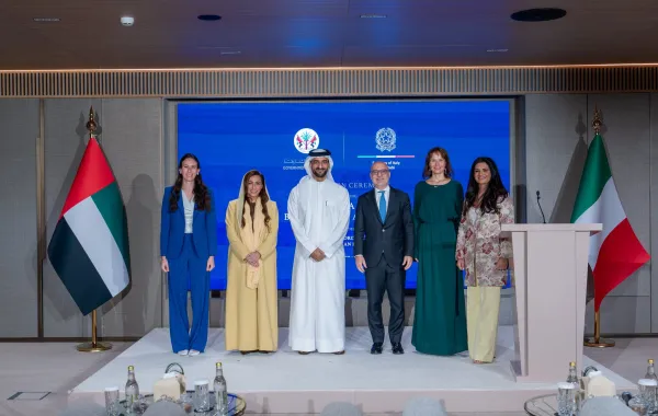 خلال تسليم الشيخة بدور بنت سلطان القاسمي لوسام الاستحقاق من إيطاليا- الصورة من حساب الشيخة بدور على منصة إكس 