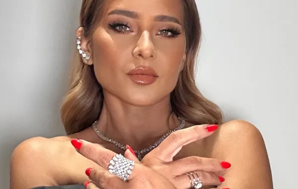 أناقة مجوهرات نيللي كريم- الصورة من حسابها على انستجرام