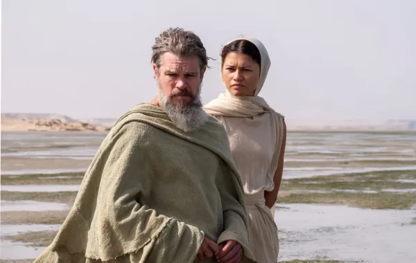 مات ديمون وزندايا من فيلم The Odyssey - مصدر الصورة: شركة NBCUniversal