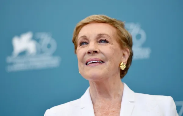 الممثلة البريطانية جولي أندروز في مهرجان البندقية السينمائي الدولي (British actress Julie Andrews at the Venice International Film Festival)- مصدرالصورة: Vincenzo PINTO / AFP
